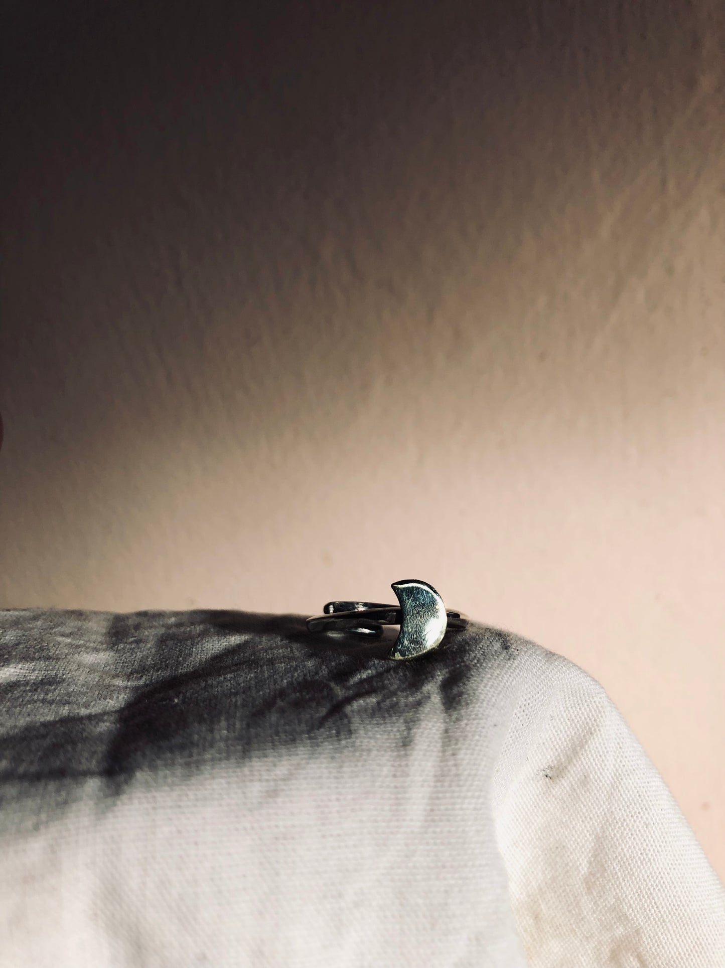 anel eclipse - lunação dourada menorzinha