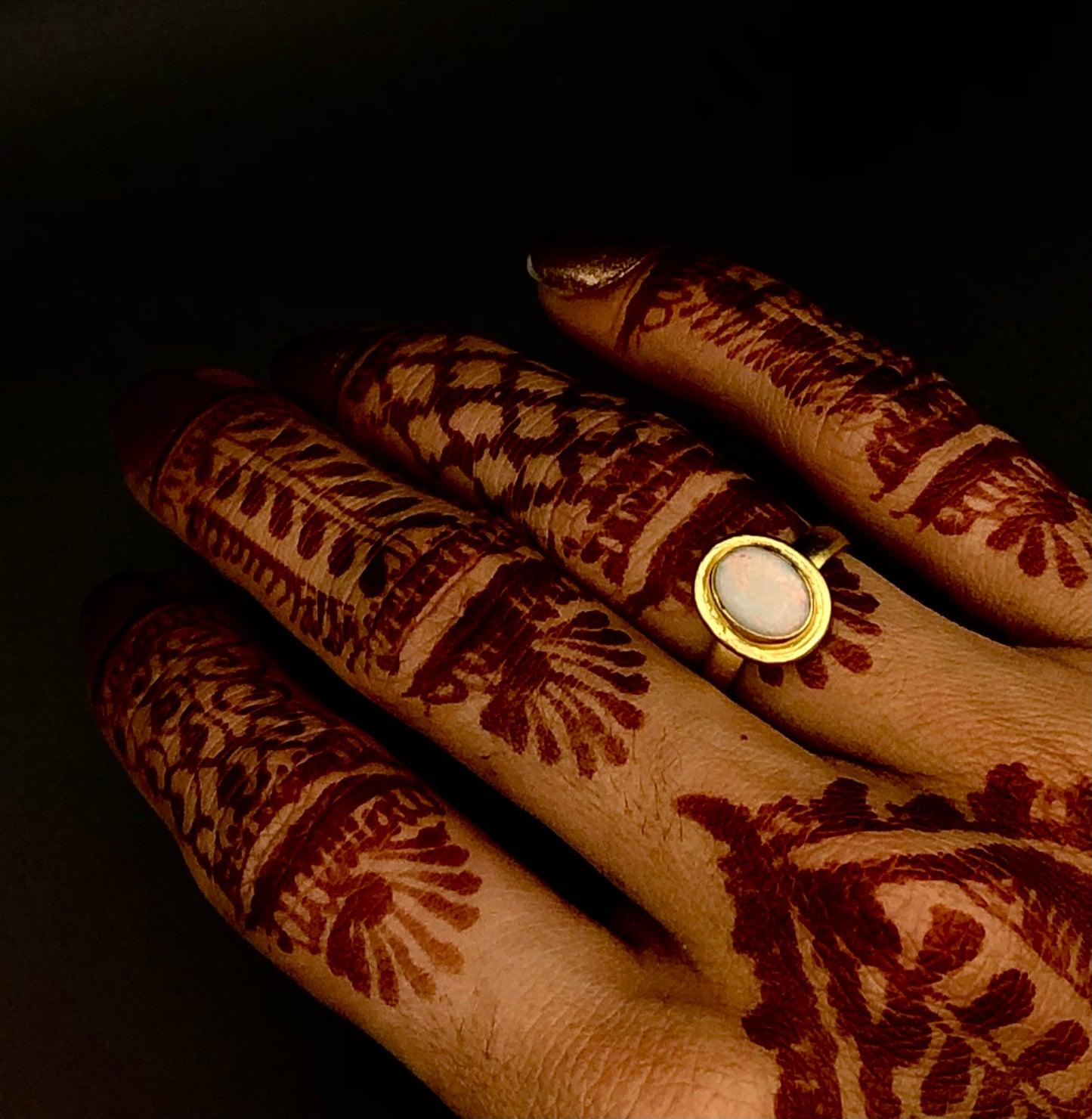 anel Ravya राव्या