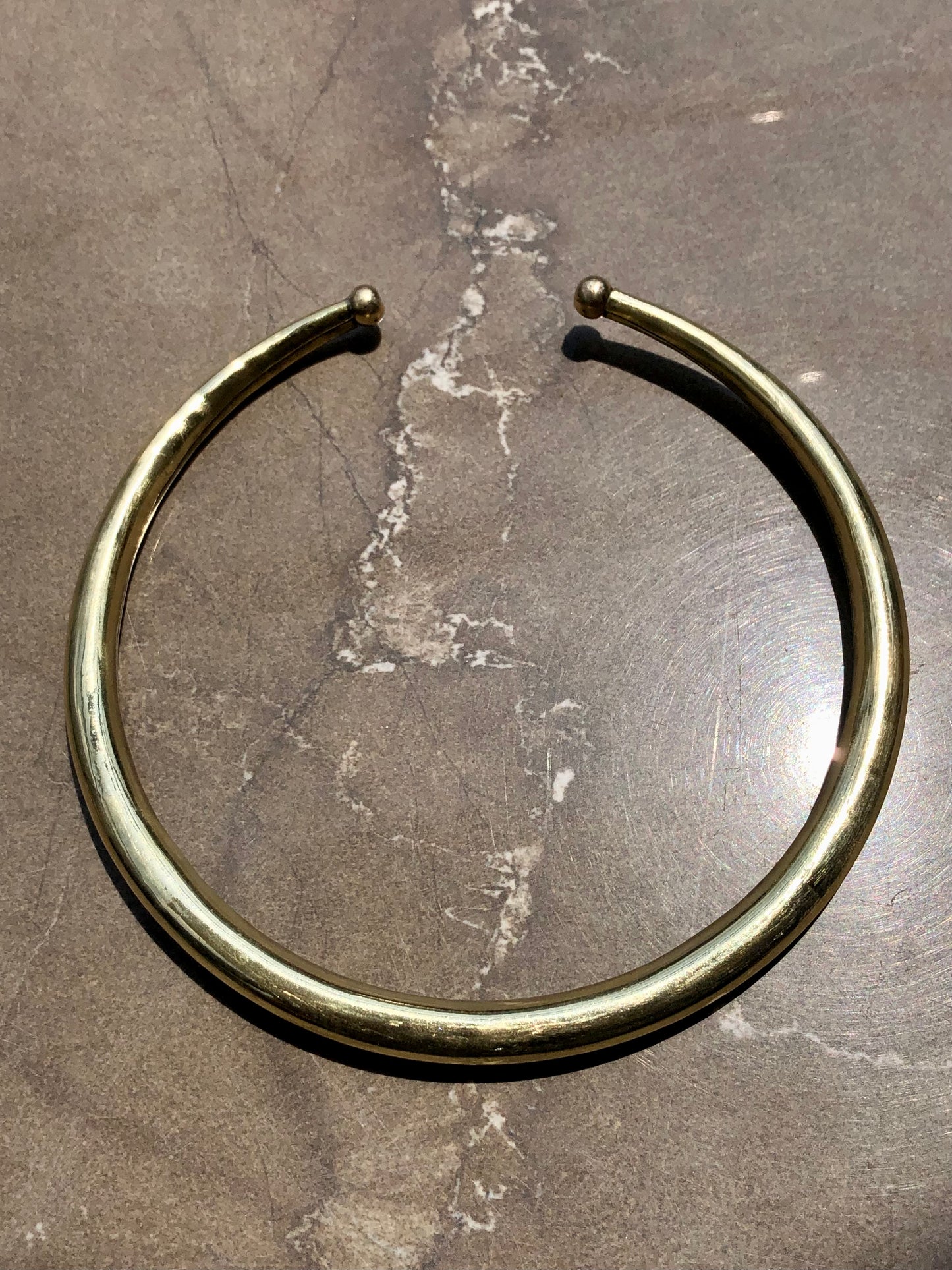 gargantilha आनंद brass