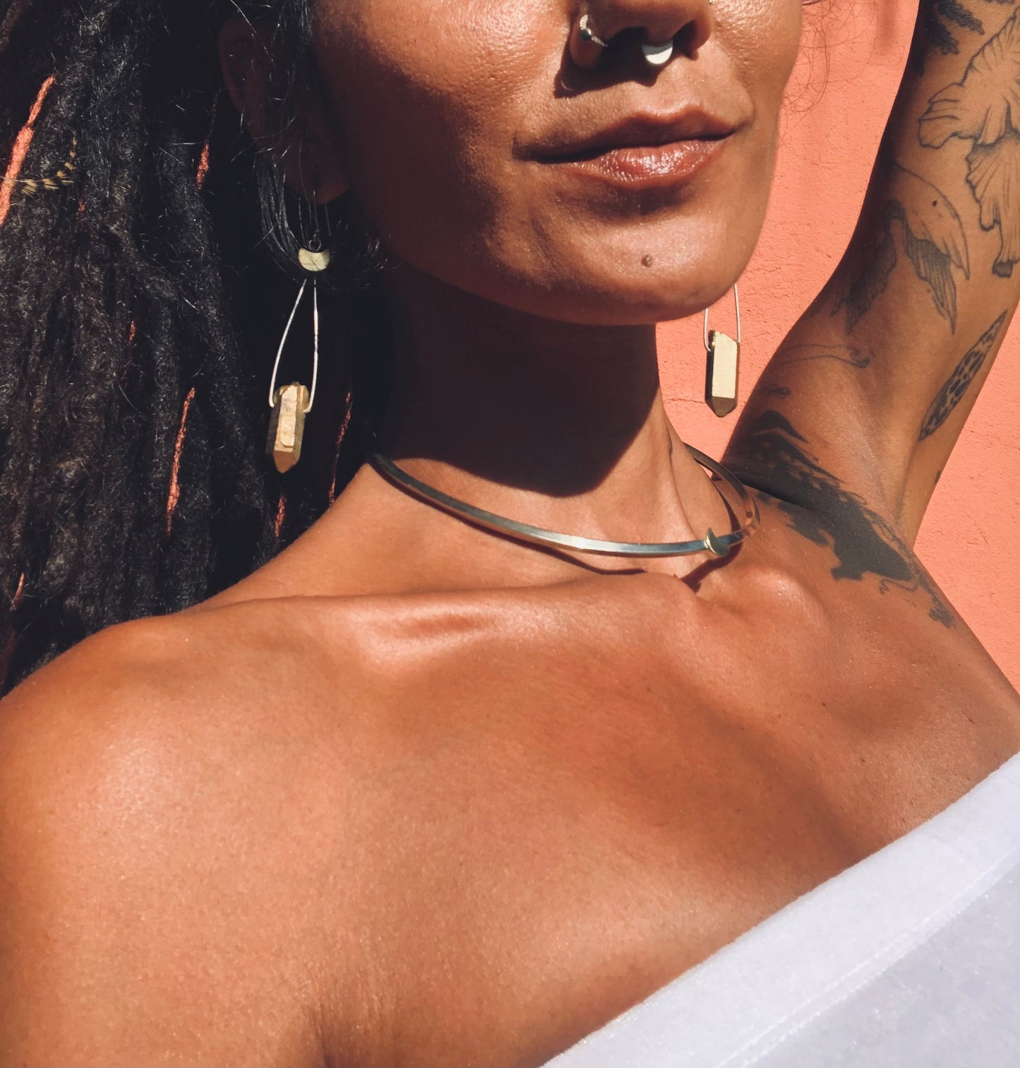 brinco órbita - cristal dourado